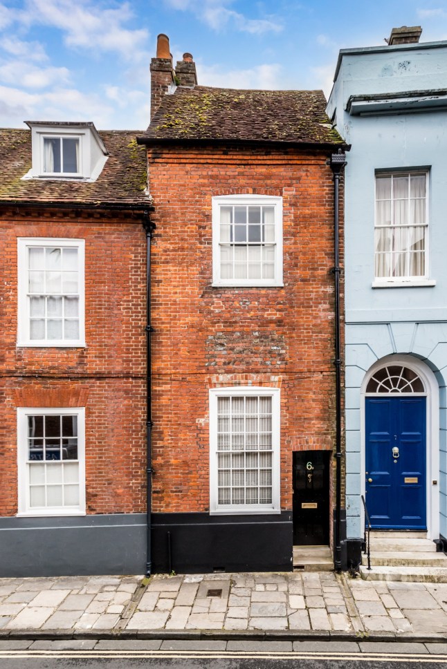 Skinny house hits the market for ?1,250,000 - and it's just 3.6 metres wide Hamptons